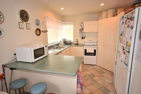 Photo of property in 125 Queens Road, Waikanae Beach, Waikanae, 5036