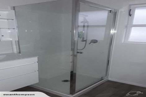 Photo of property in 2 Hereford Street, Te Atatu Peninsula, Auckland, 0610