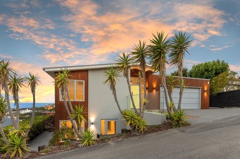 Photo of property in 22 Drayton Drive, Mount Pleasant, Christchurch, 8081