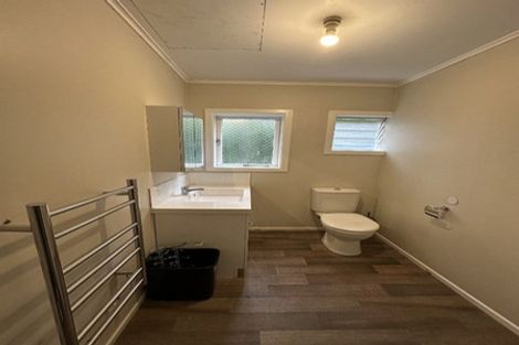 Photo of property in 60 Edmonton Road, Henderson, Auckland, 0612