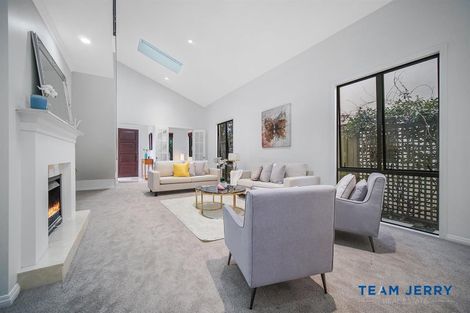 Photo of property in 27 Bridgefield Crescent, Flat Bush, Auckland, 2016