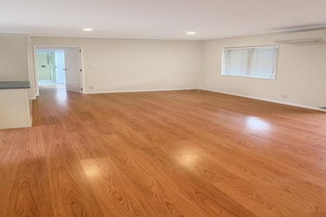 Photo of property in 4/520 Don Buck Road, Westgate, Auckland, 0614