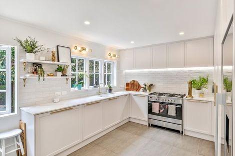 Photo of property in 119 Daffodil Street, Titirangi, Auckland, 0604