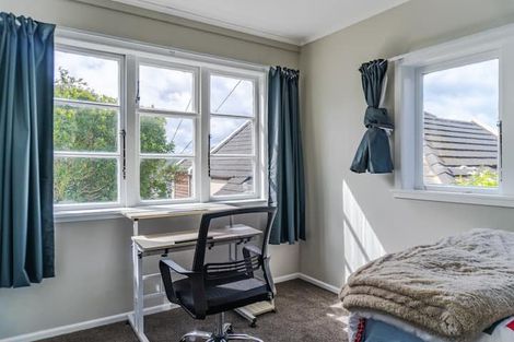 Photo of property in 94 Nicholson Road, Khandallah, Wellington, 6035