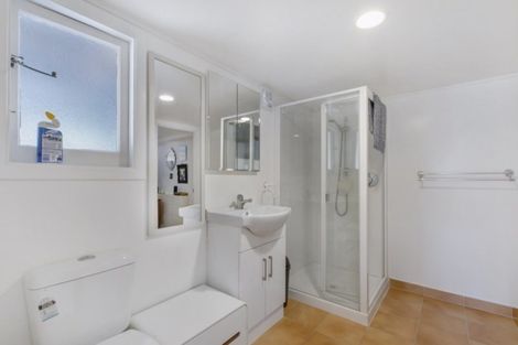 Photo of property in 18 George Herring Place, Glen Eden, Auckland, 0602