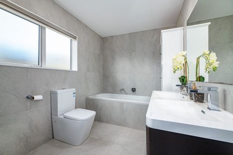 Photo of property in 42 San Prospero Crescent, Henderson, Auckland, 0612