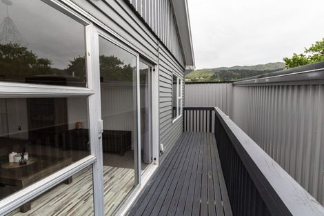 Photo of property in 30 Collins Avenue, Tawa, Wellington, 5028