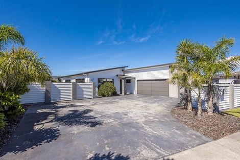 Photo of property in 69 Kotuku Drive, Paraparaumu Beach, Paraparaumu, 5032