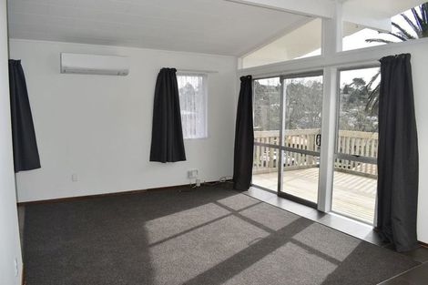 Photo of property in 3 Garton Drive, Massey, Auckland, 0614