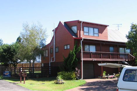 Photo of property in 3 Metric Place, Te Atatu South, Auckland, 0610