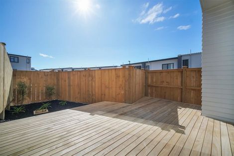 Photo of property in 15 Kuaha Road, Massey, Auckland, 0614