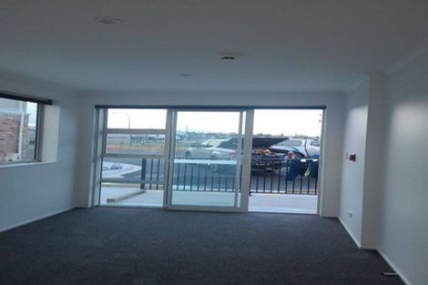 Photo of property in 11 Seagreen Avenue, Rosehill, 2113