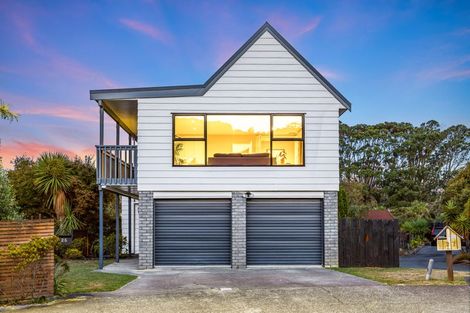 Photo of property in 25 Longitude Place, Whitby, Porirua, 5024