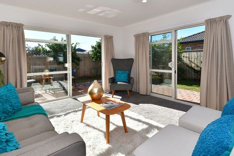 Photo of property in 22 Dan Tori Place, Orewa, 0931