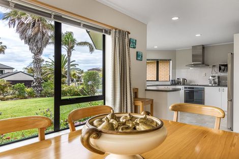 Photo of property in 1 Astor Place, Orewa, 0931