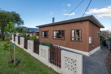 Photo of property in 16 Spencer Road, Pinehill, Auckland, 0632