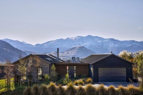 Photo of property in 7 Rabbiters Crescent, Jacks Point, Queenstown, 9371