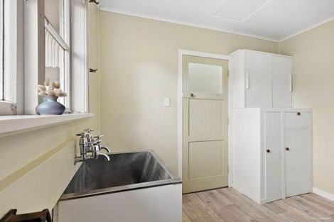 Photo of property in 14 Taikata Road, Te Atatu Peninsula, Auckland, 0610