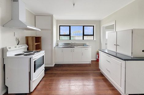 Photo of property in 14 Egmont Street, Castlecliff, Whanganui, 4501