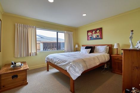 Photo of property in 14 Brookside Close, Highbury, Palmerston North, 4412