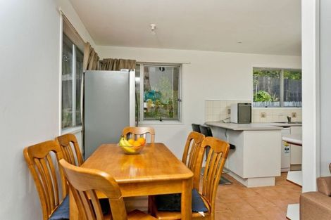 Photo of property in 2/12 Wanita Place, Totara Vale, Auckland, 0629