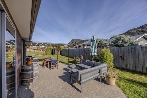 Photo of property in 4 Kingfisher Crescent, Albert Town, Wanaka, 9305