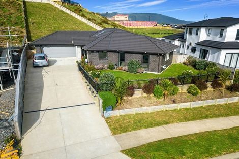Photo of property in 117 Queen Charlotte Drive, Aotea, Porirua, 5024