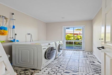 Photo of property in 33 Maygrove Drive, Orewa, 0931