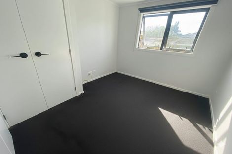 Photo of property in 57 Kelman Road, Kelston, Auckland, 0602