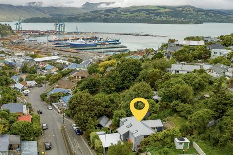 Photo of property in 25 Hawkhurst Road, Lyttelton, 8082