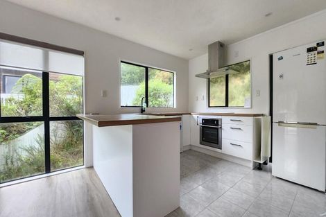 Photo of property in 4 Parsons Glen, Karori, Wellington, 6012