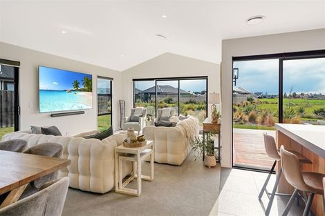 Photo of property in 17 Angus Place, Rangiora, 7400