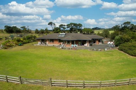 Photo of property in 355 Kiwitahi Road, Helensville, 0875