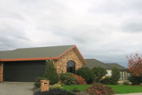 Photo of property in 14 Rothesay Place, Highbury, Palmerston North, 4412