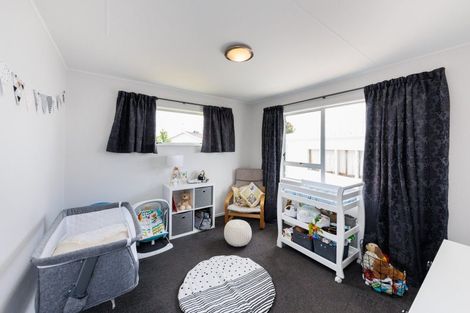 Photo of property in 3 Forbes Place, Kelvin Grove, Palmerston North, 4414