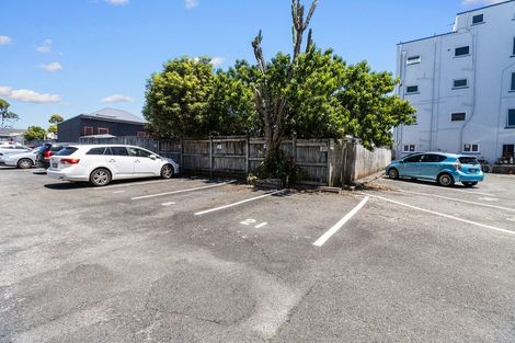 Photo of property in Devonport Apartments, 21/127 Saint Aubyn Street, New Plymouth, 4310