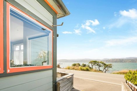 Photo of property in 301 Karaka Bay Road, Karaka Bays, Wellington, 6022