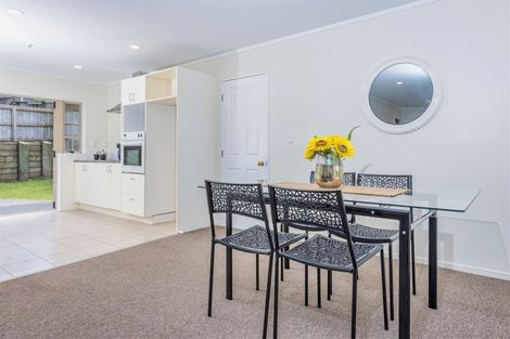 Photo of property in 28 Ginders Drive, Massey, Auckland, 0614