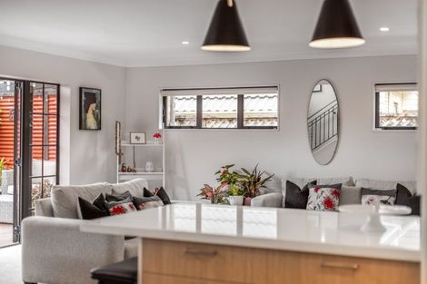 Photo of property in 25 Kilkelly Close, Tawa, Wellington, 5028