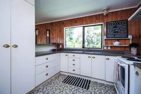 Photo of property in 20 Yeovil Road, Te Atatu Peninsula, Auckland, 0610