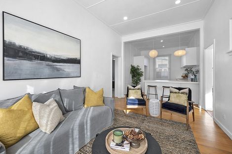 Photo of property in 42 Hine Street, New Plymouth, 4310
