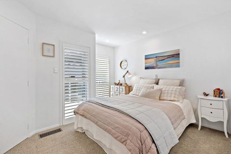 Photo of property in 39 Eastcliffe Road, Castor Bay, Auckland, 0620