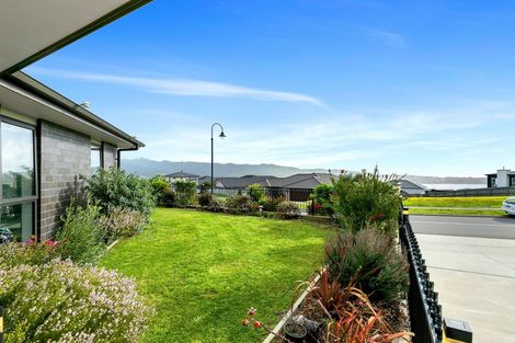 Photo of property in 117 Queen Charlotte Drive, Aotea, Porirua, 5024