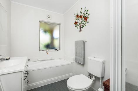 Photo of property in 8 Orakau Road, Mangere East, Auckland, 2024