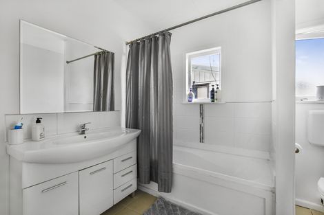 Photo of property in 8 Orakau Road, Mangere East, Auckland, 2024