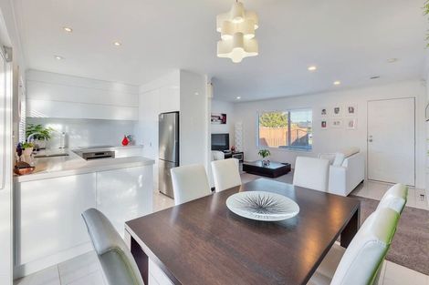 Photo of property in 15 Russett Grove, Henderson, Auckland, 0612