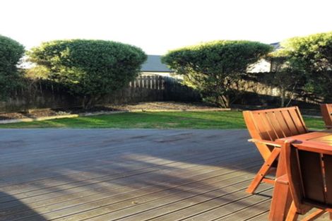 Photo of property in 8 Newinn Crescent, East Tamaki Heights, Auckland, 2016