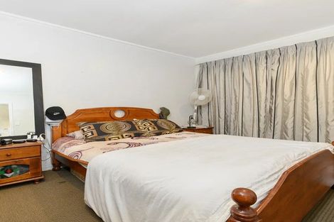 Photo of property in 24 Newington Road, Henderson, Auckland, 0612