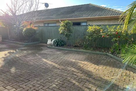 Photo of property in 16 Middlefield Drive, East Tamaki Heights, Auckland, 2016