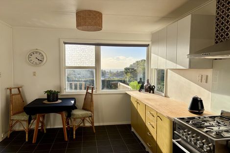 Photo of property in 44 Discovery Place, Marfell, New Plymouth, 4310